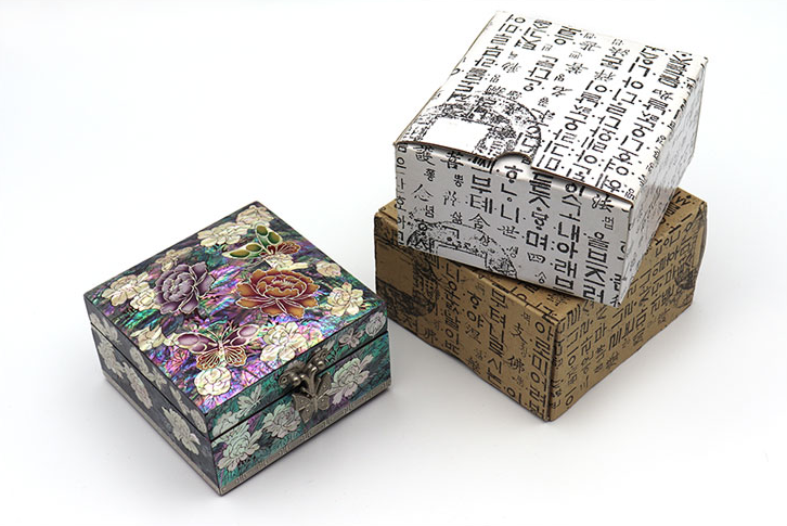 Joseon Peony Mother-of-Pearl Jewelry Box by Seong Gwan-ho
