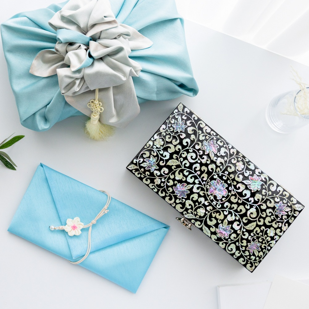Chrysanthemum Arabesque Najeonchilgi Gift Box (23cm) - for Jewelry & Valuables
