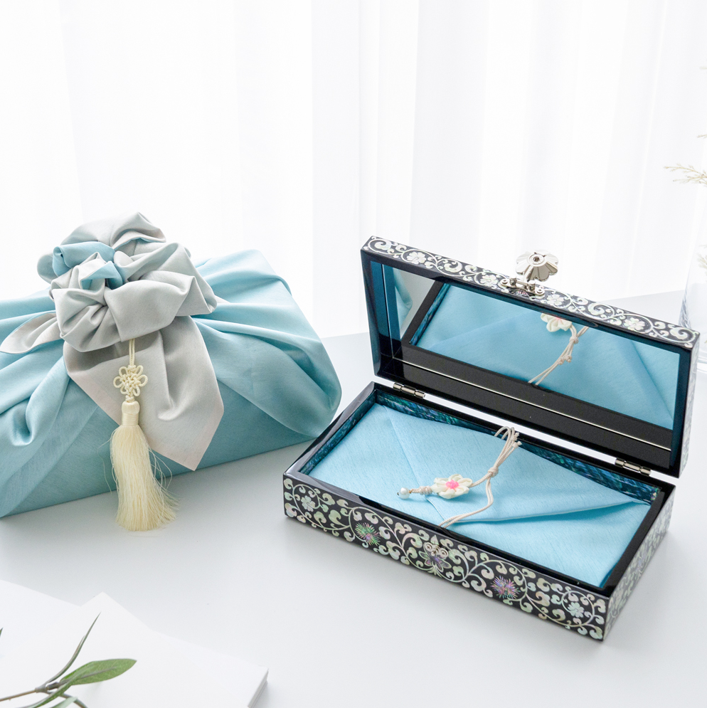 Chrysanthemum Arabesque Najeonchilgi Gift Box (23cm) - for Jewelry & Valuables