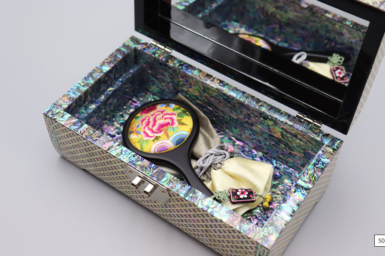 Chilbo Pattern 2-Tier Mother-of-Pearl Jewelry Box (Medium)