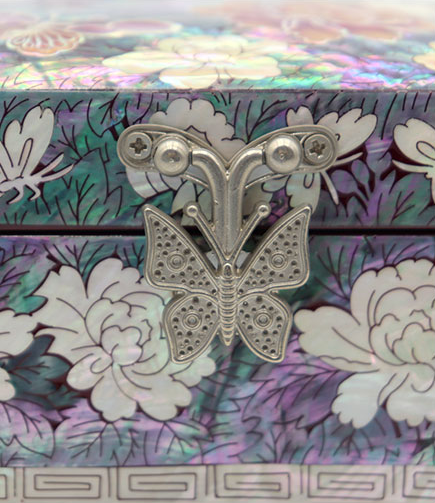 Joseon Peony Mother-of-Pearl Jewelry Box by Seong Gwan-ho