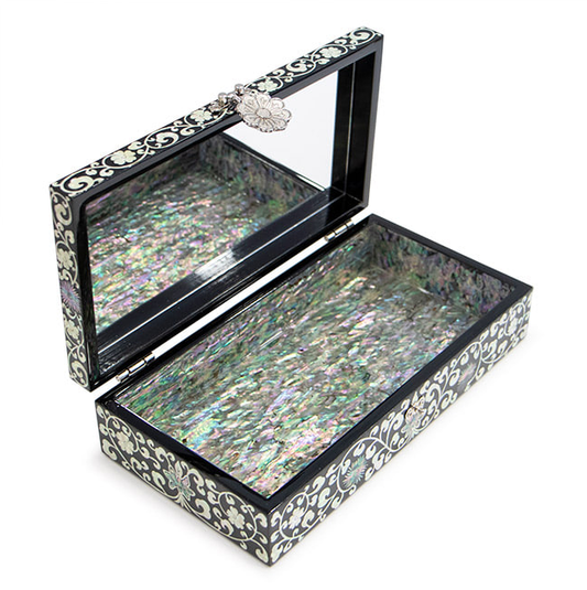 Chrysanthemum Arabesque Najeonchilgi Jewelry Box by Jang Tae-bok (for Jewelry, Gifts & Valuables)