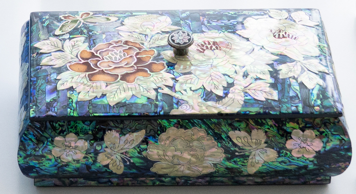 Blue Peony Mother-of-Pearl Jewelry Box by Park In-ho