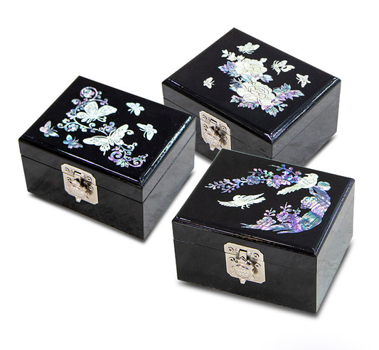 Glossy Najeonchilgi Lacquer Jewelry Box - Flower & Bird Design